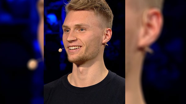 球与一脚斜 球与一脚斜